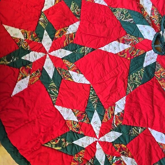Vintage 52” Red White Green Quilted Star Country Christmas Quilt Tree Skirt - Picture 3 of 6